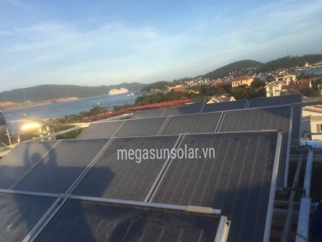 Bơm nhiệt kết hợp năng lương mặt tròi